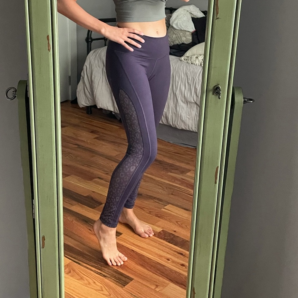 Victoria Sport Purple Leopard Leggings Sz Medium